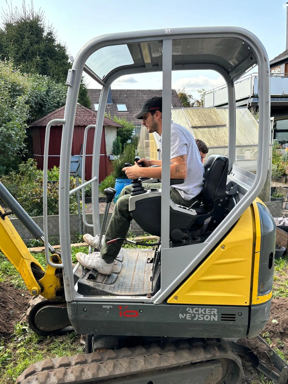 Luca Morris Meyer – LM Gartenservice im Einsatz